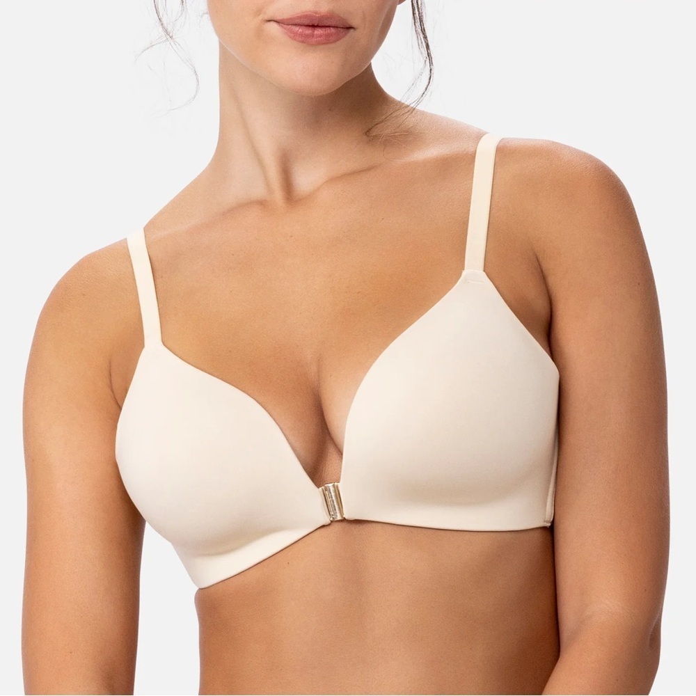 NWT UNDEROUTFIT 1295 THE FRONT-CLOSURE DREAM BRA
Sand